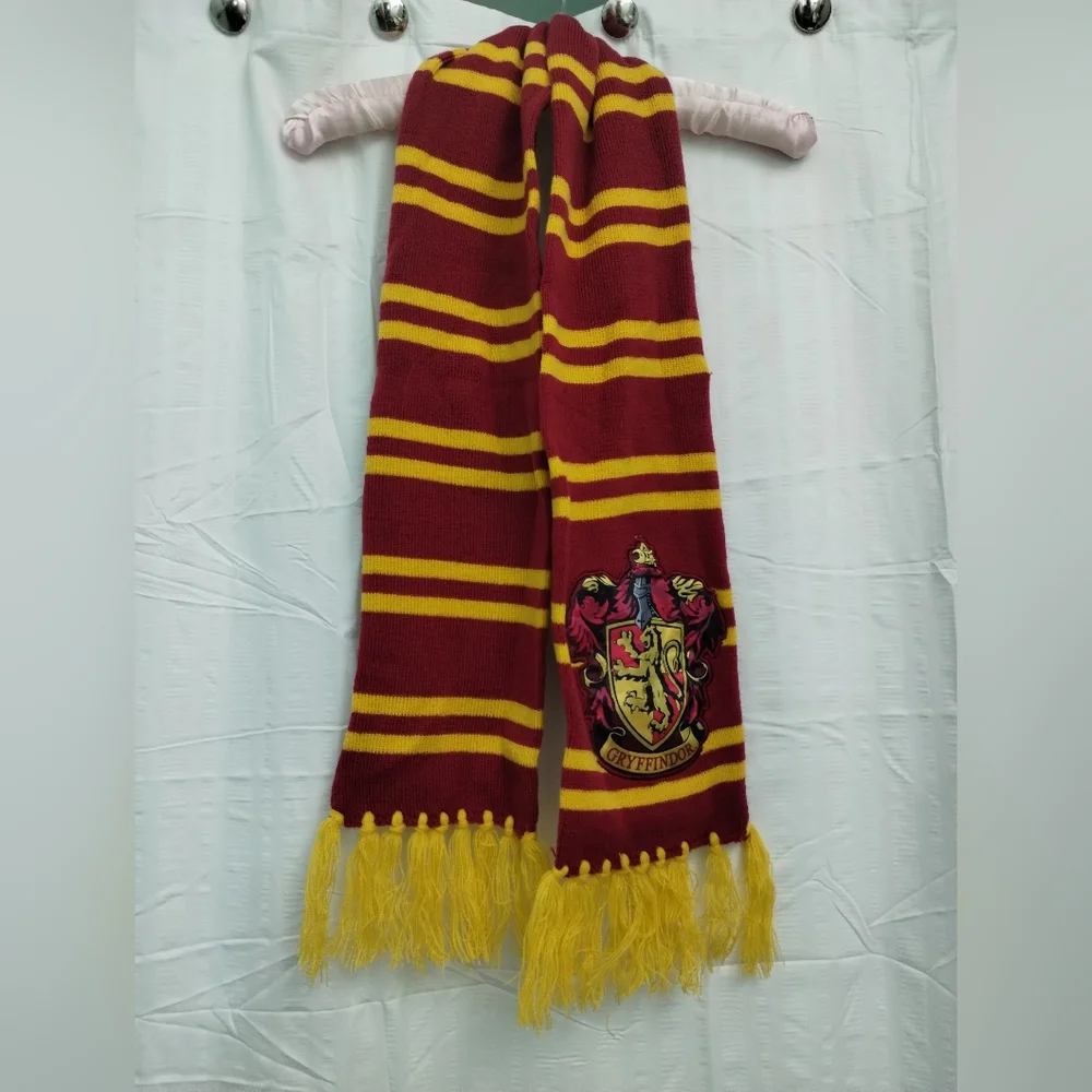 Harry Potter Gryffindor Robe Set - Picture 7 of 9